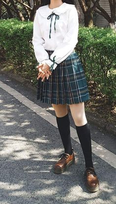 Plaid Skirt Outfit Ideas, Fashion Skirts Outfits, Character Inspiration Outfits, Outfit Ideas Indie, Academia Aesthetic Fashion, Dark Academia Aesthetic Fashion, Spy School