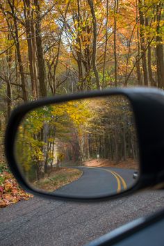 Road behind captured in car mirror Autumn Car Aesthetic, Fall Road Trip Aesthetic, Fall Drive, Autumn Cup, Beach Instagram Pictures, Fall Road Trip, Rosé Aesthetic, Dont Call Me, Autumn Drives