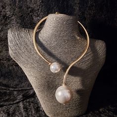 Cream Pearl Hinge Choker. Costume Faux Pearls. Price Reduced. Keep In Mind, Pm Takes 20%!!!! Modern Pearl Necklace, Gold And Pearl Necklace, Thick Gold Chain, Blue Stone Pendant, Gold Chain Choker, Crystal Statement Necklace, Leather Corded Necklace, Friendship Necklaces, Gold Charm Necklace