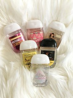 Bath And Body Works Pocketbac Sanitizer, Bath And Body Works Hand Sanitizer Aesthetic, Bath And Body Works Hand Sanitizer, Bath And Body Works Sanitizer, Gel Antibacterial, Fourth Ray Beauty, Bath & Body Works, Bath N Body Works, Bath Body Works Candles