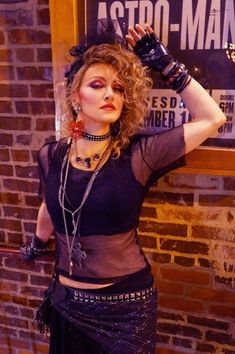 Madona Outfit 80s, Madonna In The 80s, 80s Rock Fashion Women, Madonna Outfits, 80s Outfit Ideas, 80s Dress Up, Madonna Costume