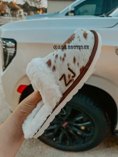 Brown Cowhide Slippers – L&L Boutique Cowhide Slippers, Western Wishlist, Brand Shapes, Cute Southern Outfits, Country Girl Look, Cowhide Boots, Cow Slippers, Western Stuff, Country Shoes