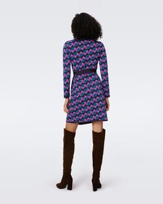 The definition of cozy-chic, the Edwina wrap dress is cut from a jacquard knit. This piece has long sleeves, a V-neckline, and a contrasting belt that cinches the waist.Eloisa is 5 Foot and 8 Inches and wearing a size XS. Wrap Dress Dvf, Knit Jacquard, Long Sleeve Wrap Dress, Midi Wrap Dress, Cozy Chic, Jacquard Knit, Wrap Dress Floral, Black Wrap Dress, Mini Wrap Dress