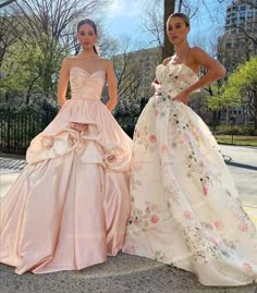 Brides Maid Gown, Bridal Trunk, Monique Lhuillier Bridal, Monique Lhuillier Gowns, Vintage Hollywood Glamour, Wedding Dress Patterns, Floral Gown, Stunning Gowns, Monique Lhuillier