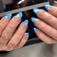 30 Oval Nail Designs to Elevate Your Manicure Game Celebrity Moms, Oval Nails, Hair Fragrance