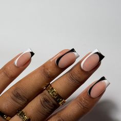 White Nail With Black Tip, Short Length Nails Acrylic Coffin, Nails Inspiration For Black Dress, Natural Square Nails Short Design, Chic Short Nail Designs, Square Nails Designs Short, Black Classic Nails, Square Biab Nail Design, Short Nails With Tips