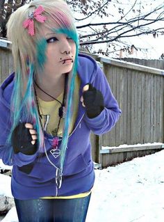 Scene Emo Fashion, Scene Hair Colors, Scene Culture, Emo Scene Outfits, Emo People, 2000s Scene, Scene Core, Scene Queens