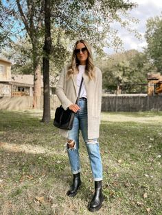 Black Lug Boots Outfit, Lug Boots Outfit, Green Boots Outfit, Black Chelsea Boots Outfit, Chelsea Boots With Jeans, Chelsea Boot Outfits Women, Chunky Boots Outfit, Chelsea Boots Outfits, Chelsea Boot Outfit