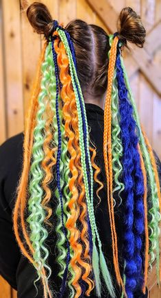 Custom made synthetic festival ponytail extension. Mix of twist and seal dreads, braids and waves. Made with quality kanekalon synthetic hair. Ponytail extensions are great for a temporary upgrade for any outing. 8 strands per pony. 23 inches long. Purple, orange and green. Can add or eliminate any color. Fully customizable, send me a message with specifications. Festival Ponytail, Festival Braids, Color Festival, Hair Ponytail, Ponytail Extension, Halloween Theme, Purple Orange, 8 M, Synthetic Hair