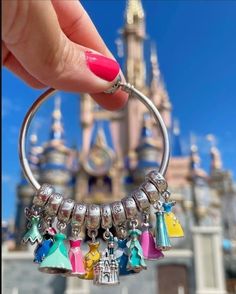 Charms Disney, I Love Disney, Pandora Bracelet Charms Ideas, Pandora Charms Disney, Pandora Bracelet Designs, Love Disney, Pretty Jewelry Necklaces, Pandora Disney, Jewelry Accessories Ideas