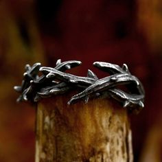 Material: Titanium Steel 
Size: 7-13 
SKU:?BR8-1199 
? Crown Thorns, Shark Ring, Thorn Ring, Jesus Crown, Olive Branch Ring, Silver Plant, Black Jesus, Shark Earrings, Mermaid Ring