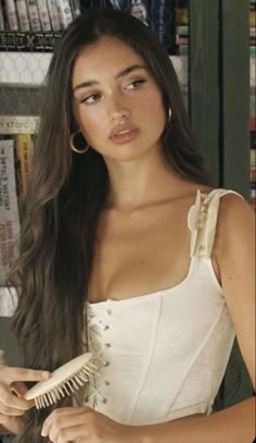 Latina Aesthetic, Rambut Brunette, American Beauty, Pretty Makeup, Aesthetic Hair, Instagram Foto, Dark Hair, Pretty Face, Aesthetic Girl