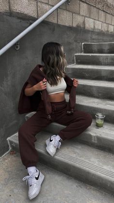 Black Sweat Shorts Outfit, Nike Sweats Outfit, Active Wear Photoshoot, White Crop Top Outfit, Athleisure Photoshoot, Sweat Suits Outfits, March Outfits, Fall Activewear, Sweats Outfit