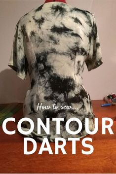 the back of a black and white shirt that says, how to sew contour darts