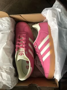 Adidas Gazelles, Shoes For School, Elegant Heels, Cute Sneakers, Fire Fits, Shoe Inspo, Girly Shoes, Pink Sneakers, Swag Shoes