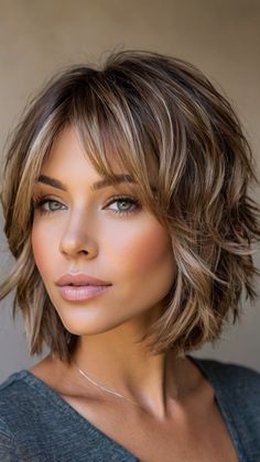 Edgy Short Layered Haircuts Ideas f Short Brown With Blonde Highlights, Short Layered Haircuts With Curtain Bangs, Layered Hairstyles For Short Hair, Layered Short, Hairstyles For Short Hair With Layers, Haircut With Short Layers, Short Shag Hairstyles For Thick Hair, Hair Layers Short, Haircut Over 50