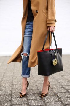 Camel coat + leopard shoes + boyfriend jeans How To Have Style, Style Désinvolte Chic, Looks Jeans, Style Casual Chic, Chique Outfits, Mode Casual, Looks Street Style, Mode Inspo