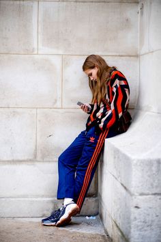 Adidas Street Style, Fashion Trends Magazine, Looks Adidas, Look Adidas, Tokyo Street Fashion, New Street Style, Color Trends Fashion, Adidas Fashion, Adidas Outfit