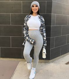 Latina Maternity Outfits, Sports Maternity Outfit, Cute Prego Outfits Winter, Outfits When Pregnant, Cute Pregnancy Outfits For Winter Casual, Black Jumpsuit Pregnant Outfit, Cute Mommy Outfits, Pregnant Clothes Aesthetic, Fashion Maternity Outfits