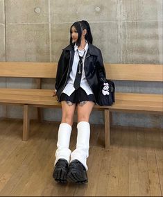 Vivian because it contrasts Elle but is still feminine and cute Kpop Concert Outfit, Looks Party, Cute Simple Outfits, Really Cute Outfits, Kpop Outfits, Aesthetic Outfits, Outfits Casuales, Simple Outfits