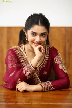 Krithi Setty, Kirthi Shetty, Kriti Shetty, Ganesha Sketch, Marathi Culture, Beautiful Brown Hair, Designer Dresses Elegant, South Star