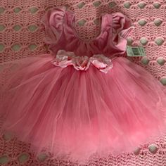 Featuring A Nwt Ballerina Baby Girl Tutu Dress Size 18m In Light Pink Perfect For Dress Up/ Role Play/ Costume Or Perfect For A Birthday Dress. Velour Top With 3 Rose Waist Detail. Built In Panty. 100% Polyester, Hand Wash Cold. Rosé Waist, Velour Top, Role Play Costume, Girls Tutu Dresses, Girl Tutu, Velour Tops, Birthday Dress, Role Play