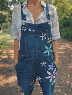 🌸Hand Painted Dungarees - by Denim Sanctuary Bright vibrant colours perfect for festivals a definite head turner.🌼 🌱Each piece takes between 3 to 5 days to finish and is one of a kind, bespoke and completely unique ..none are the same but all are just as beautiful as each other in their own way! If you have a perfect piece at home, I can personalise you're beloved denim pieces (the old guys and the new) and nurture them back to their former glory..🌺 🌸Just pop me a message. Ladies, men's, ch Painting Overalls Outfit, Summer Bohemian Dark Wash Jeans, Bohemian Dark Wash Jeans For Summer, Painted Overalls Diy, Relaxed Fit Jeans For Spring Festival, Summer Festival Dark Wash Jeans, Dark Wash Jeans For Summer Festival, Relaxed Fit Jeans For Summer Festival, Summer Hippie Blue Jeans