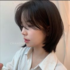 Bob For Thick Hair Round Face, Japanese Short Hair Round Face, Asian Round Face Hairstyles, Asian Short Hair Round Face, Short Hair For Chubby Faces, Pretty Short Hair, Ulzzang Short Hair, Shaggy Short Hair