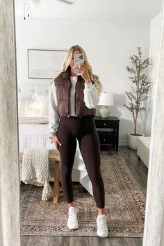 Womens Fall Leggings Outfits, Brown Activewear Outfit, Cute Athleisure Outfits Fall, Casual Winter Outfits With Leggings, Fall And Winter Clothes, Fall Athletic Outfits Casual, Hunted House Outfit, Lightweight Fall Outfits, Fall Outfit Ideas For Women Casual