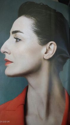 Short Hair Big Nose, Erin O'connor, Celebrity Plastic Surgery, Unique Faces, Short Straight Hair