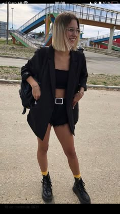 Femenine Outfits Style Summer, How To Style Black Jean Shorts, Outfit Informal, Outfits Night Out, Summer Night Outfit, Outfit Primavera, Warm Weather Outfits, Festival Looks, Going Out Outfits