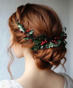 Christmas Hair with Holly Berry Accents Updo Loose, Vacation Hairstyle, Simple Updo, Vacation Hairstyles, Leaf Crown, Easy Updos