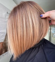 Light Blonde Hair With Copper Lowlights, Strawberry Blond Hairstyles, Copper Blonde Bob Hair, Strawberry Blonde Hair With Copper Highlights, Strawberry Blonde Bobs, Light Strawberry Blonde Short Hair, Strawberry Blonde Hair Short Bob, Red Hair With Blonde Highlights Bob, Long Bob Strawberry Blonde