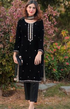 Black Shalwar Kameez For Women, Velvet Kurtis Design, Designing Dress, Velvet Pakistani Dress, Kurti Pants, Luxury Pret, Designer Party Dresses