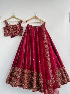 Red Traditional Aesthetic, Red Choli Lengha, Wedding Choli Designs, Red Combination Colour, Fancy Lehenga Party Wear, Red Clothes Casual, Lehenga Designs Red, Red Lehenga Simple, Red Lehenga Designs