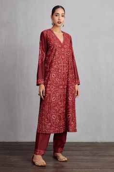 Garnet red long kurta with all-over aari work embroidered motifs. Comes with handwoven chanderi pants. Red Kurta, Cocktail Wear, Cotton Voile Fabric, Kurta Pant Set, Clothing Guide, Cotton Kurti Designs, Garnet Red, Cotton Kurti, Embroidered Neckline