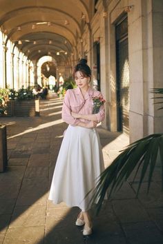 Feminim Style Outfit, Europe Spring Outfits, Blush Floral Dress, Cute Korean Outfits, Cute Korean Fashion, Minimal Chic Style, Outfit Korean Style, Pastel Outfit, Korean Casual Outfits