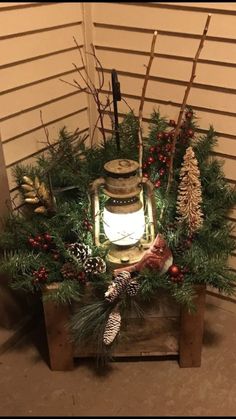 Cabin Christmas Decor Rustic, Easy Diy Outdoor Christmas Decorations, Easy Outdoor Christmas Decorations, Christmas Sled Decoration, Diy Outdoor Christmas Decorations, Christmas Planter, Evergreen Christmas, Winter Decorating