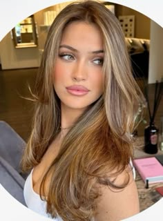 Honey Brown Caramel Hair, Honey Brown Hair Balayage Brunettes, Caramel Hair Balayage Honey, Caramel Blonde Brown Hair, Balayage Light Brown To Blonde, Bruttene Hair, Indian With Brown Hair, Brown Hair Honey Blonde Highlights, Balayage Hair Caramel Honey