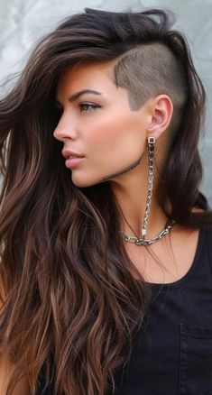 Elevate your style with 20 hairstyles featuring long hair and shaved sides. This blend of soft and sharp defines modern hair trends and offers a versatile look. Shaved Hair With Long Hair, Side Shaved