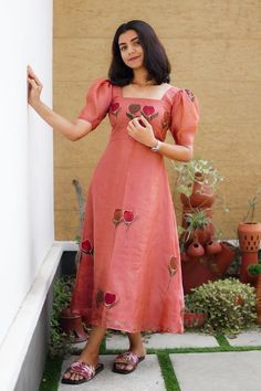 Unique Kurti Patterns, Puff Sleeve Frock For Women, Kurthi Stitching Ideas For Women, High Neck Frock Design, Hands Models For Kurtis, Simple Cotton Frocks For Women, Dress Sleeves Design, Kurthi Models Latest, Stylish Designer Dresses