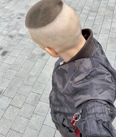 Jarhead Haircut, Guy Haircuts, Military Haircuts Men, High And Tight Haircut, Military Haircut, Hot Haircuts, Mohawks