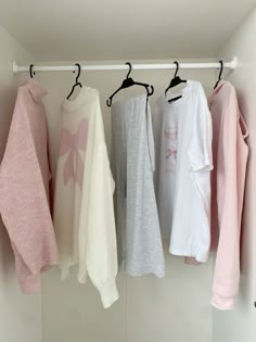 Girly Minimalist, Pink Wardrobe, Javon Walton, Minimalist Outfits, Closet Aesthetic, Basic Girl, Soft Pink Theme, Pink Images, Pink Coquette