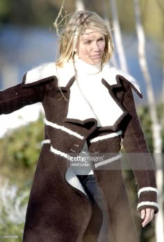 Cameron Diaz The Holiday, Cameron Diaz Street Style, Fur Trench Coat, Surrey England, Wool Trench Coat, Top Celebrities, February 10