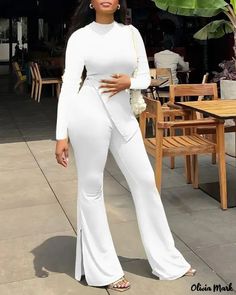 Olivia Mark – Conjunto de top de manga larga y pantalón de campana con dobladillo partido White Two Piece Outfit, Outfit Pantalon, Pant Flare, White Two Piece, White Fashion Casual, Sleeveless Suit, Straight Clothes, Two Piece Pants Set, Bootcut Pants