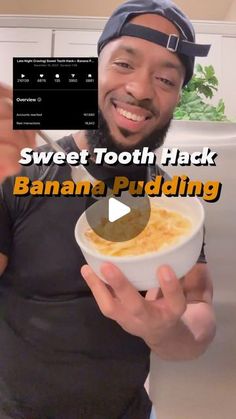 a man holding a bowl of food with the words sweet tooth hack banana pudding in front of him