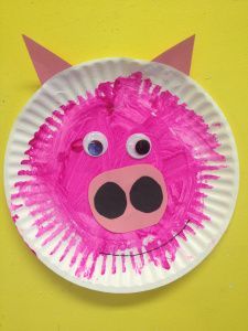 a paper plate with a pig face on it