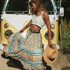 Stile Hippie Chic, Hippie Fits, Visuell Identitet, Look Boho Chic, Hippie Aesthetic, Estilo Hippy, Mode Hippie, Bohemian Life, 70s Inspired Fashion