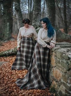 This beautiful skirt is made with our special pattern inspired on a Victorian skirt. The fabric is a beautiful tartan made in a mixture of wool, rayon, polyester and viscose fabric. Very warm and soft. Brown and grey colours. The skirt is closed in the back, laced like a corset, so you can regulate the aperture. Length front: 39" approx. Waist Measurements: XS-S: 25.5"- 33.5" M-L: 33" - 39" XL-2XL: 38.5" - 47" Scottish Skirt Outfit, Scottish Skirt, Scottish Costume, Walking Skirt, Victorian Skirt, Tartan Clothing, Skirt Elegant, Scottish Fashion, Tartan Skirt