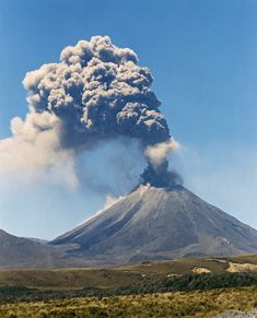 New Zealand Volcano Eruption | Mt. Ngauruhoe, but you don't just walk there. Volcano Pictures, Erupting Volcano, New Zealand Landscape, Lava Flow, New Zealand Travel, Natural Phenomena, Natural Disasters, Amazing Nature, Volcano